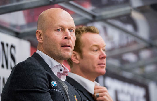 Almtunas assisterande tränare Marcus Ragnarsson och