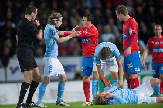 Stökigt mellan Erik Friberg, malmö och Ardian Gashi,