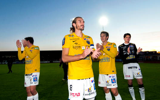 Falkenberg och Tobias Karlsson tackar publiken