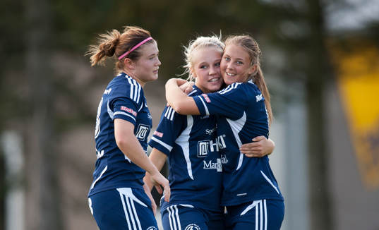  FC Hessleholm jublar över 1-1 i dammatchen i division 1 mellan FC Hessleholm och Kungsbacka 6 oktober 2013.