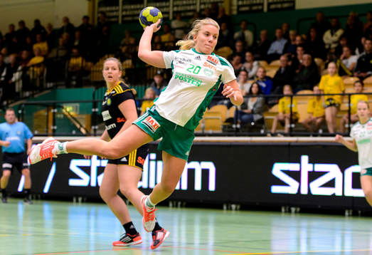 Skurus Emma Henrysson laddar skott