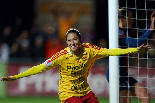 Tyresös  Christen Press, jublar efter 2-1 målet