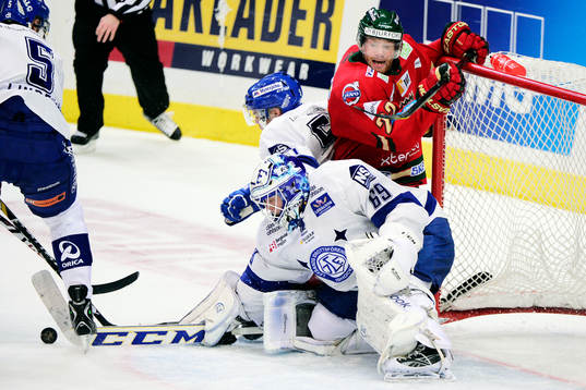Frölundas Robin Figren är bakom Leksands målvakt Oscar