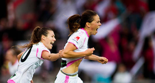 LdB Malmös Sara Björk Gunnarsdottir nickar in 2-0 och