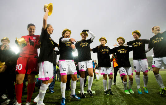 LDB Malmös spelare jublar och dansar