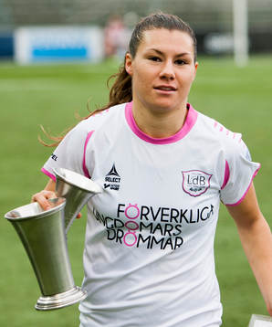 LdB Malmös Ramona Bachmann får pris innan fotbollsmatchen