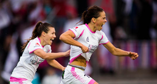 LdB Malmös Sara Björk Gunnarsdottir nickar in 2-0 och