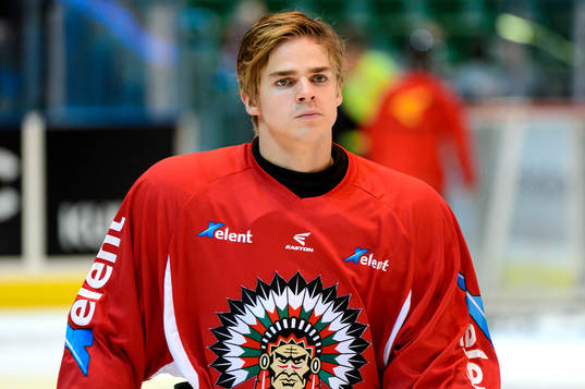 Frölundas Emil Djuse innan ishockeymatchen i SHL mellan