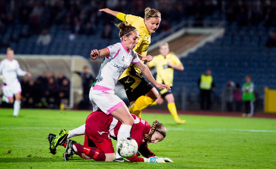 LdB Malmös Manon Melis ramlar över Lilleströms målvakt