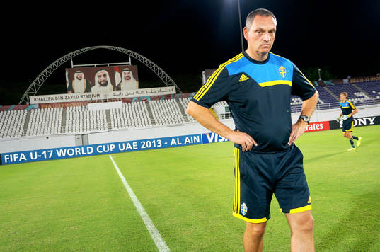 Sveriges förbundskapten Roland Larsson känner på