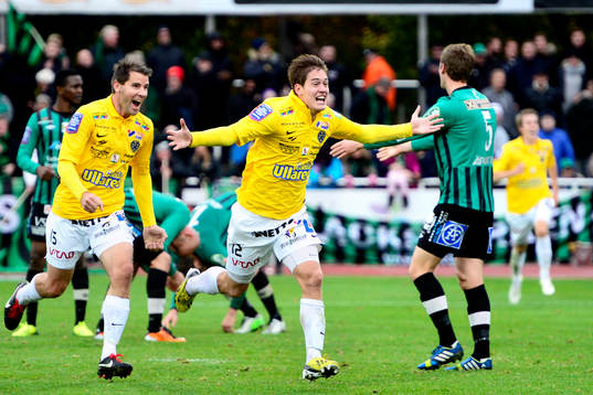 Falkenbergs Victor Sköld jublar med Stefan Rodevåg