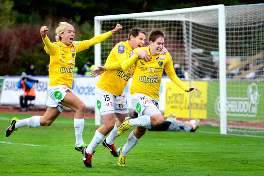 Falkenbergs Victor Sköld firas av Stefan Rodevåg  och