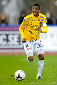 Falkenbergs Niclas Eliasson med bollen