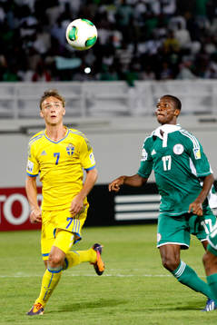 Sveriges Linus Wahlqvist och Nigerias Chidera Ezeh