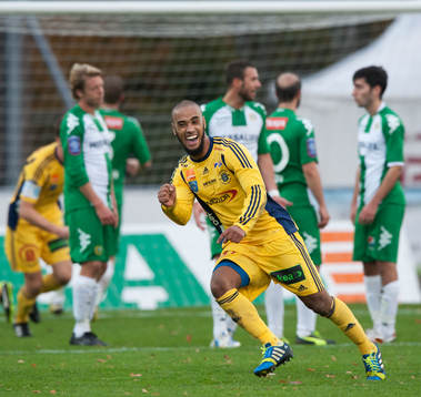  Ängelholms Junes Barny gör 3-2 på en underbar frispark och jublar i matchen i Superettan mellan Ängelholm och Hammarby 26 oktober 2013.