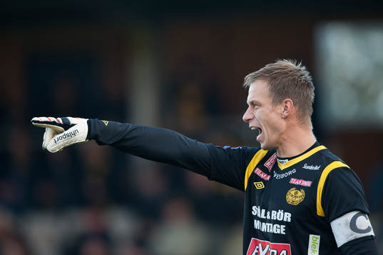  Mjällbys målvakt Mattias Asper  i den allsvenska matchen mellan Mjällby och IFK Göteborg 27 oktober 2013.