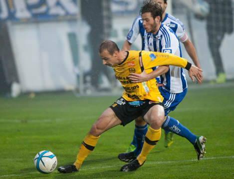 Mjällbys Pär Ericsson och Göteborgs Emil Salomonsson i