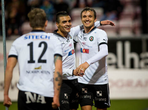 Örebros Shpetim Hasani gör 4-0 till Örebro och sitt tredje mål för kvällen och jublar tillsammans med Daniel Björnkvist och Ahmed Yasin i Superettan mellan Örebro och GAIS den 27 oktober 2013 i Örebro.