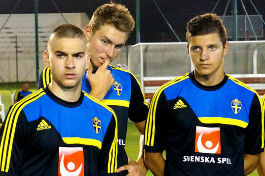 I denna handout-bild från Svenska Fotbollförbundet ses Sveriges Mirza Halvadzic Ali Suljic, Christer Lipovac