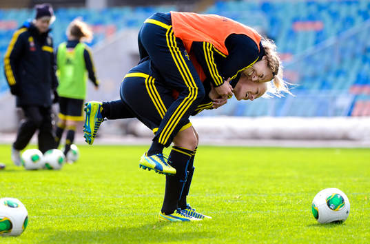 Sveriges Charlotte Rohlin och Nilla Fischer skojar