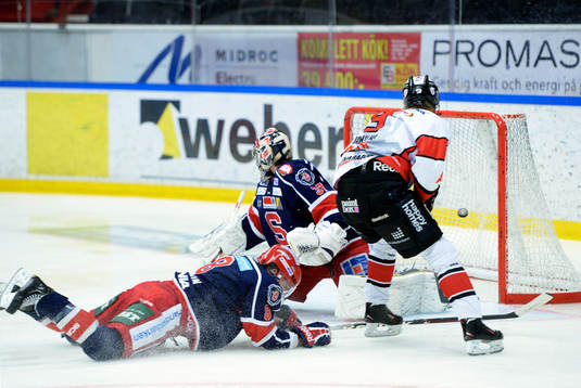 Karlskronas Martin Janohls gör 0-1