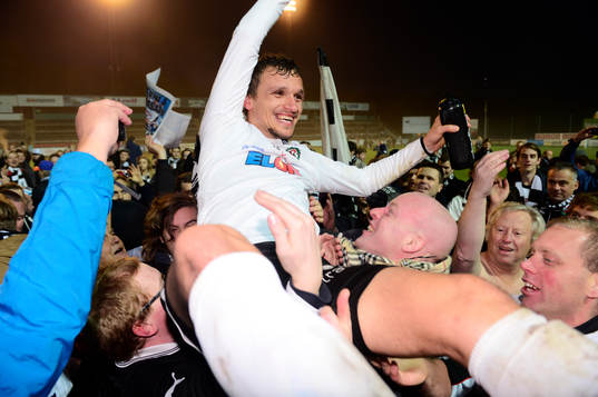 Örebros Shpetim Hasani jublar åt platsen i Allsvenskan 2014