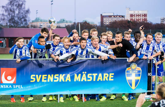 Svenska mästarna göteborg med pokalen