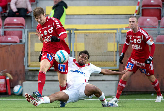 Degerfors Marcus Astvald och Assyriskas Paul Ikechukwu