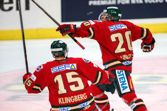 Frölundas Joel Lundqvist och John Klingberg jublar