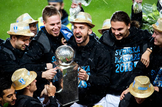  Malmös Matias Concha, Pontus Jansson, Guillermo Molins, Erik Johansson med Lennart Johanssons pokal