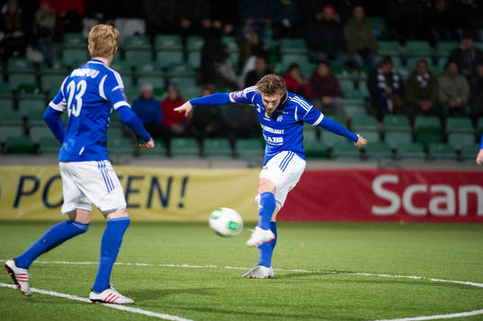 Sundsvalls Daniel Sliper, skjuter 1-0 målet  i matchen i