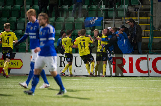 Halmstads Gudjon Baldvinsson, Kristinn Steindorsson & Mikael Boman jublar