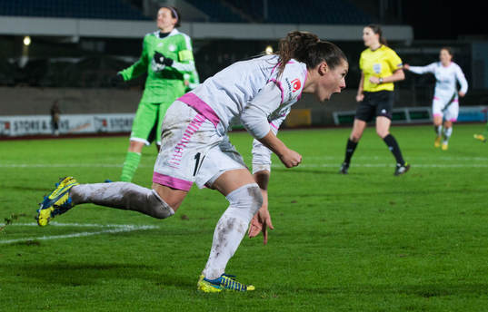 Malmös Ramona Bachmamnn har kvitterat till 1-1 i åttondelsfinalen i  Womens Champions League mellan Ldb Malmö och Wolfsburg 9 november.