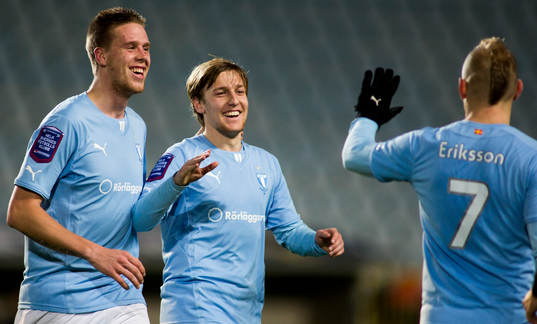 Malmös Emil Forsberg jublar tillsammans med Pontus Jansson och Magnus Eriksson