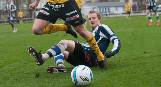Kristianstads Henrik Fribrock misslyckas med brytning i matchen i Svenska Cupen mellan Kristianstad och Elfsborg 10 november.