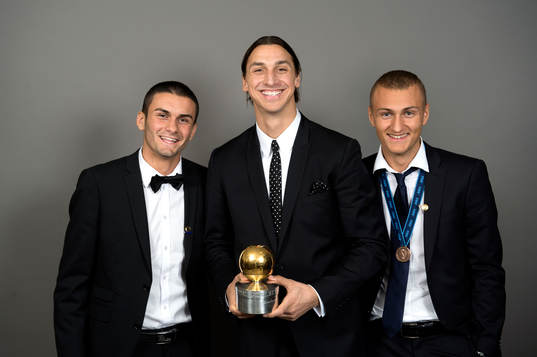 Valmir Beisha och Gentrit Citaku passade på att fotografera sig med Zlatan Ibrahimovic som vann Guldbollen
