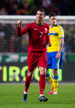 Portugals Cristiano Ronaldo jublar efter att ha gjort 1-0 Portugal