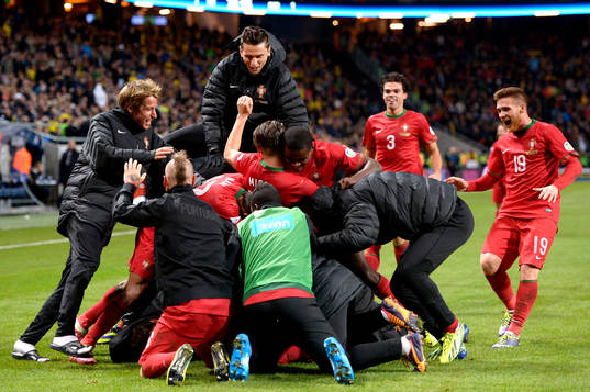 Portugals Cristiano Ronaldo kramas om efter att ha gjort 2-3