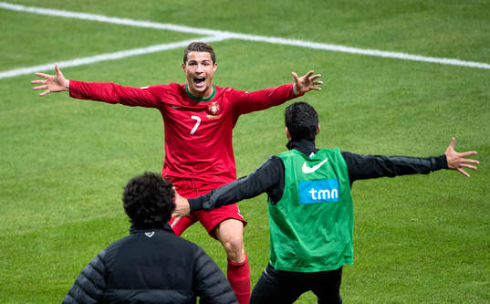 Portugals Cristiano Ronaldo jublar