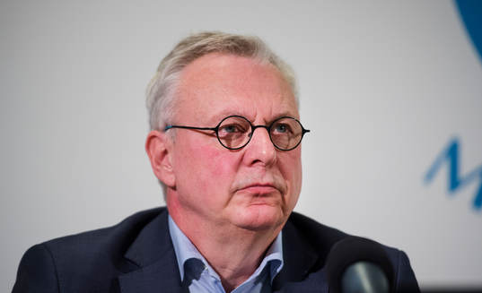 Malmö FFs Per Nilsson, VD, håller presskonferens och