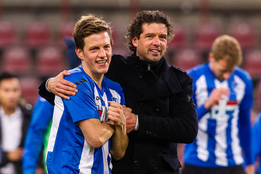 Bla gjennom flere bilder av Fotboll, Holländska ligan, Jong - Eindhoven