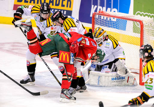 Frölundas Pontus Widerström åker på en skridsko