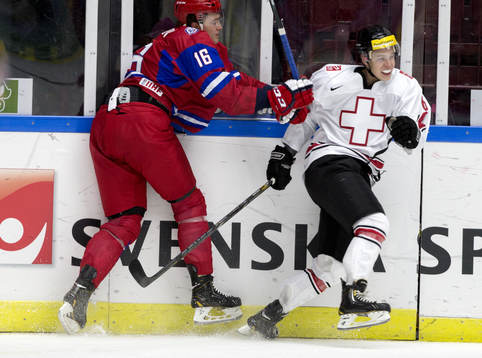 Schweiz Lukas Frick och Rysslands Nikita Zadorov