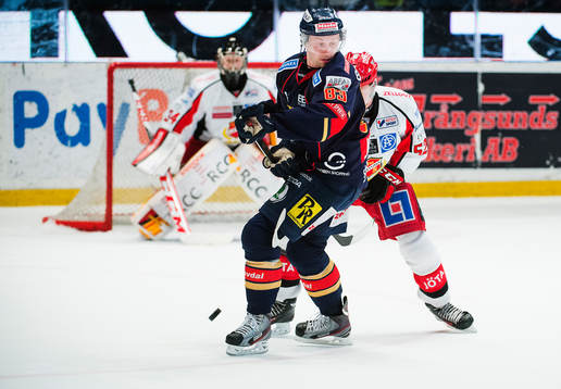 Djurgårdens Dustin Johner  och Almtunas Erik De La Rose i