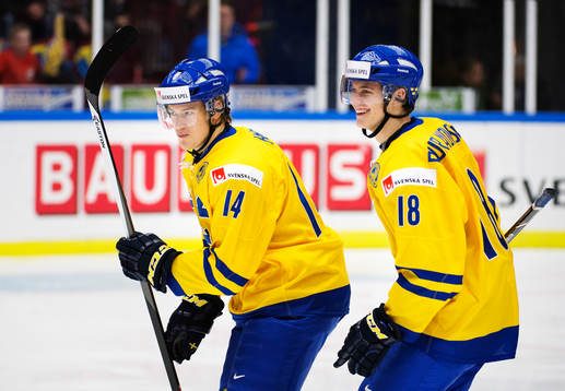 Sveriges Robert Hägg och André Burakovsky jublar
