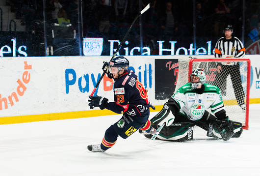 Djurgårdens Dustin Johner  ramlar