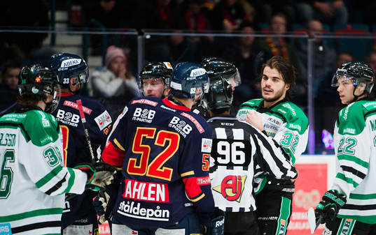 Rögles  Almen Bibic oense med Djurgårdens Mikael Ahlén