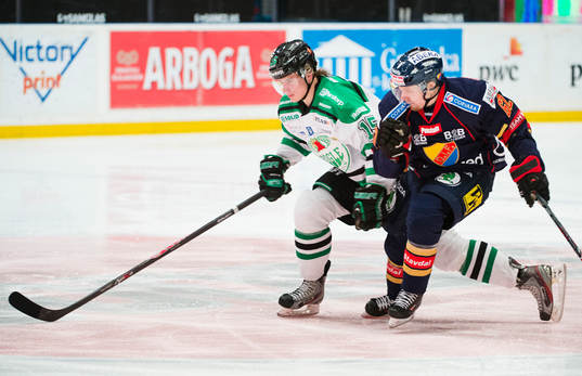 Rögles Jakob Lilja och Djurgårdens Jens Jakobs jagar