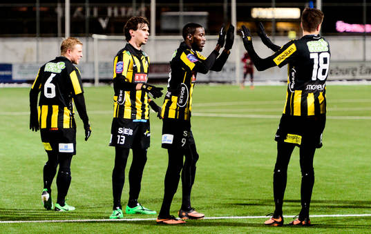 Häckens David Frölund, Sebastian Ohlsson, Dioh Williams  och Alexander Jeremejeff  jublar efter 2-0 genom Dioh Williams
