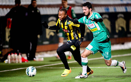 Ljungskiles Rebin Sulaka försöker hänga med Häckens